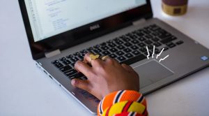 Pad chuột laptop không di chuyển được